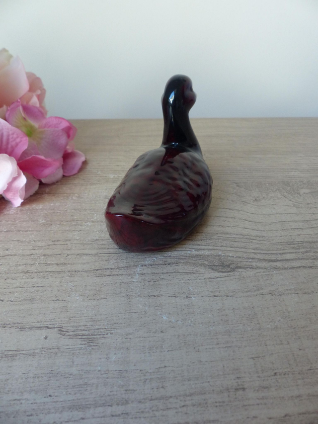 Figurine canard laqué noir et rouge Kanadou France, bibelot canard artisanat français décoration maison de campagne, cottage, ferme, cadeau