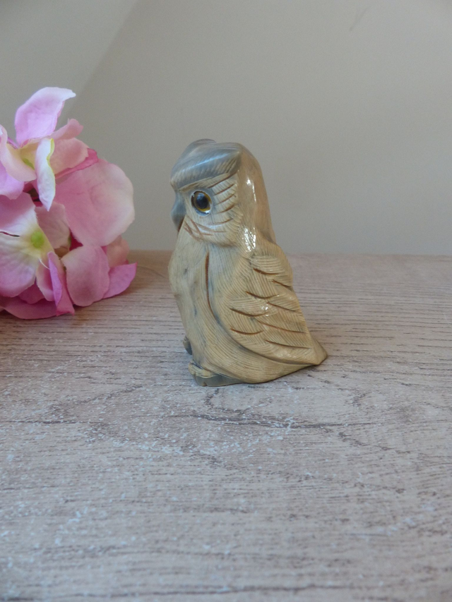 Figurine miniature de hibou sculpté main en corne de buffle - Porte bonheur artisanal - Cadeau original et décoratif - Animal symbolique