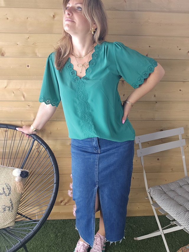Top vert à broderie