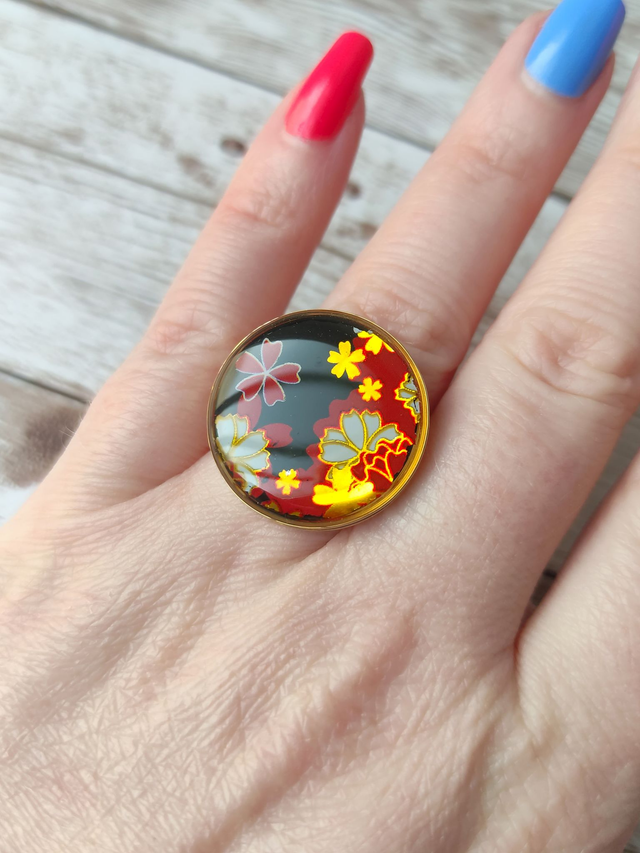 Bague acier &quot;noir et fleurs&quot; réglable