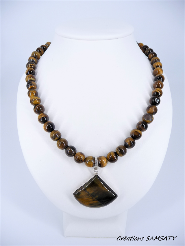 Collier œil de tigre avec son médaillon