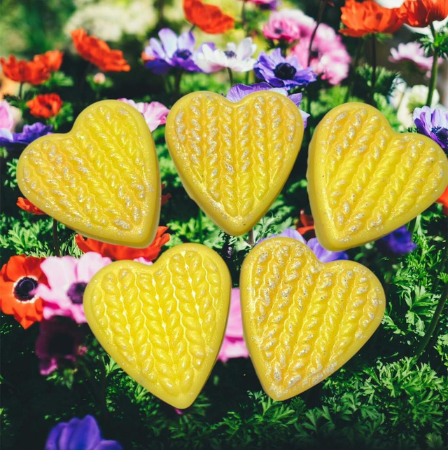 Heart clam shell