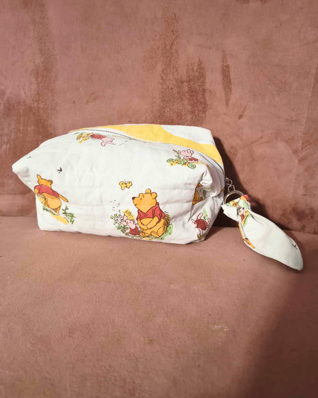 🍯Trousse Matelassée – Thème Winnie l’Ourson 🍯