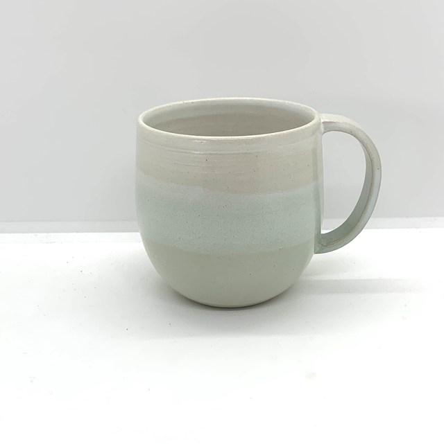 Tasse en grès avec anse 