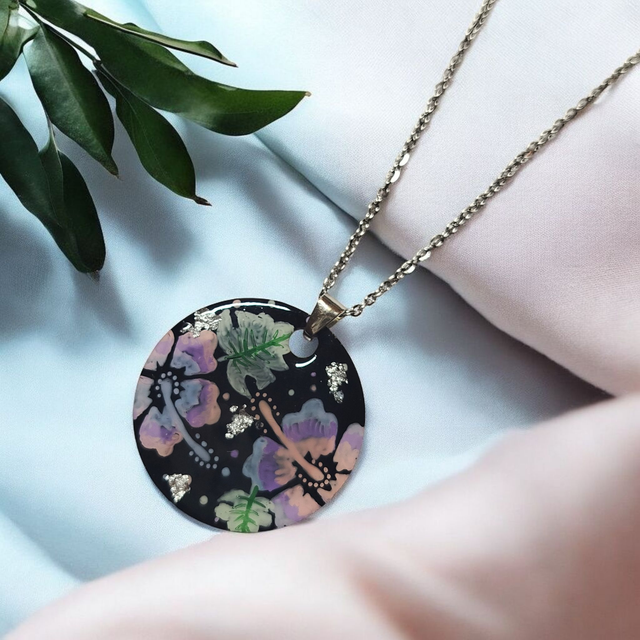 Collier dessiné Flora acier inoxydable rose et parme