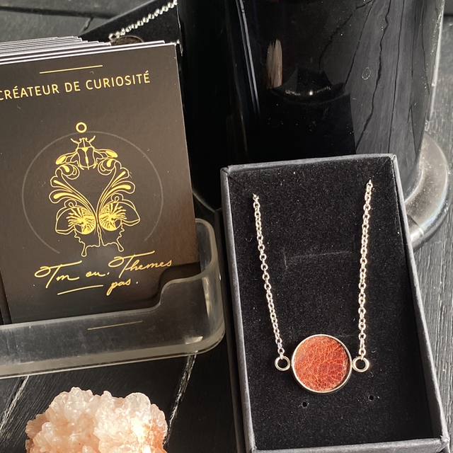 Bracelet et cuir de kangourou teinté