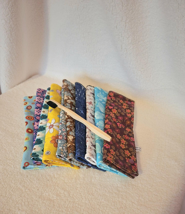 Etui pour brosse à dents  et dentifrice 