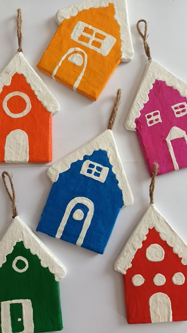 SUSPENSION MAISON DE NOEL, en papier mâché, fait main, décoration unique de Noël