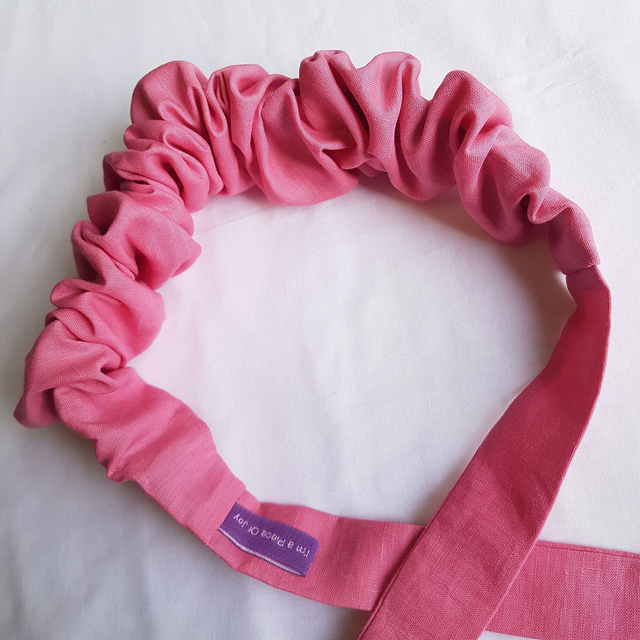 4. The Joyful Scrunchie Headband Rose de Damas