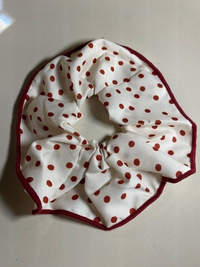 Chouchou de notre collection Lady in Red (style A)