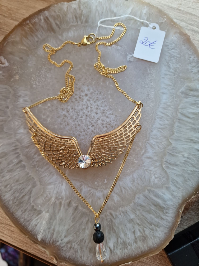 Collier Ailes Acier Doré Perles Lave Hématite Cristal