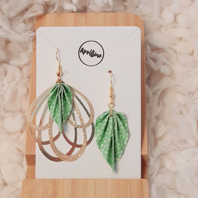 LES DIFFÉRENTES – boucles d&#039;oreilles asymétriques en origami