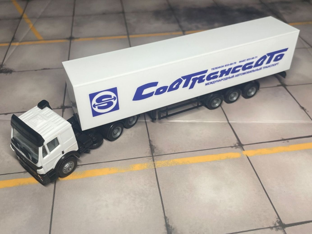 Mercedes Benz Actros Sovtrtansavto kyrill. Schrift (weiss) 1/87