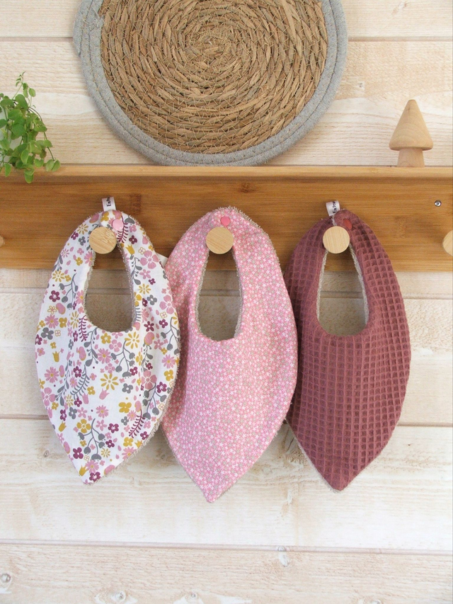 Bavoirs bandana &quot; fleuris&quot;