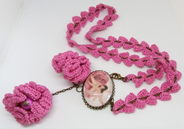 COLLIER PENDENTIF CROCHETE