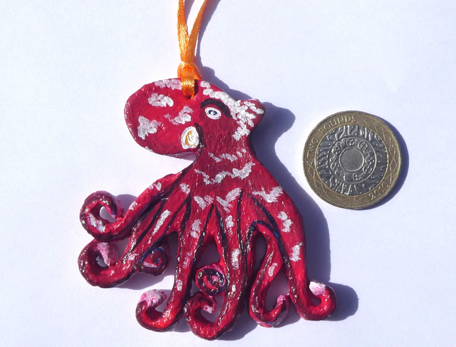 Wonderful "Animal Inspirations" Hanging Gift. "Curled Octopus". With an inspirational motto on the reverse.