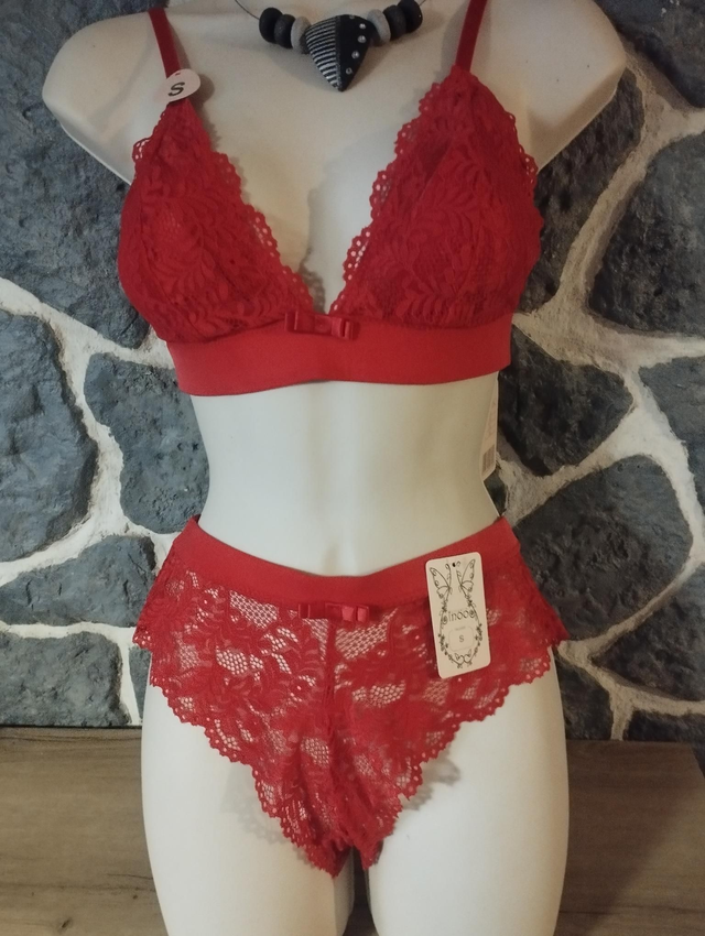 Ensemble triangle sans armatures ni rembourrage rouge