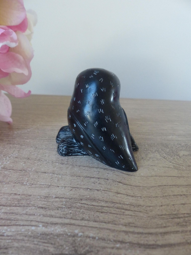 Figurine Chouette Noire en Pierre de Savon – Sculpture Artisanale Canadienne