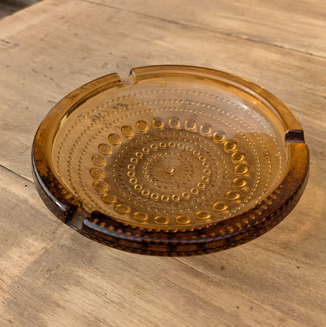 Cendrier en verre fumé