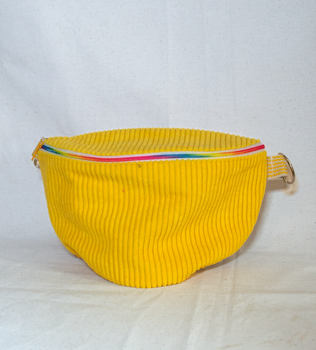 Banane en velours côtelé jaune 