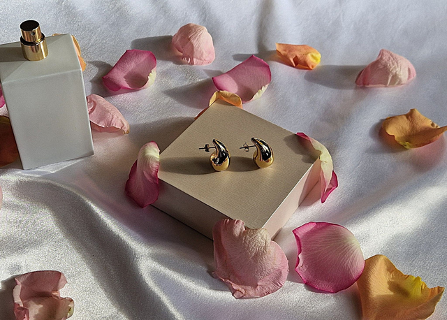 Boucles d'oreilles Petites gouttes d'eau pleines en argenté ou doré 