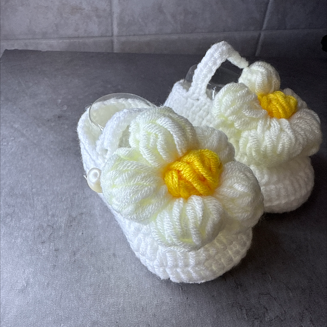 Blanc et fleur jaune