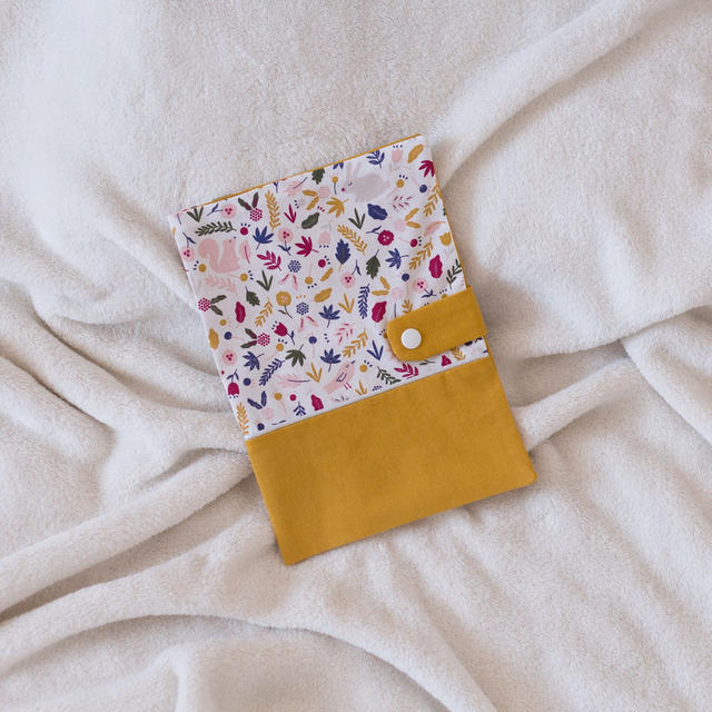 Protège Carnet de Santé Moutarde / Forêt enchantée