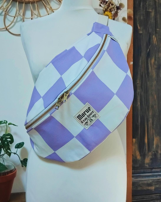 Sac banane XXL damier blanc et violet 
