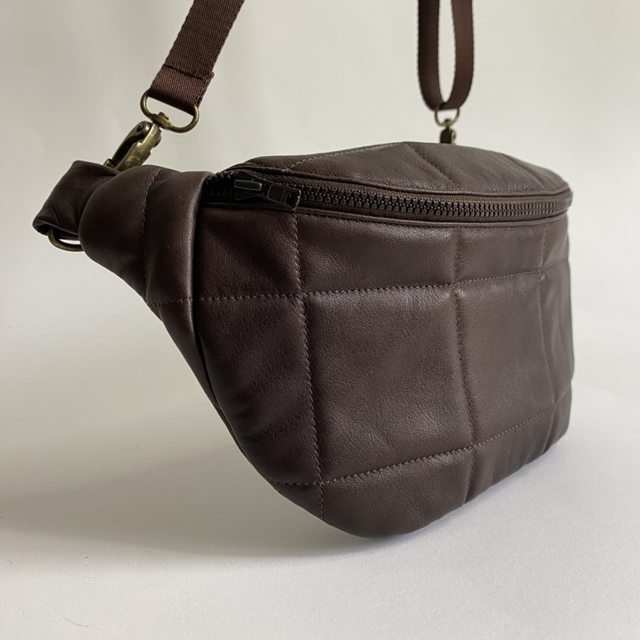 Sac banane en cuir matelassé marron