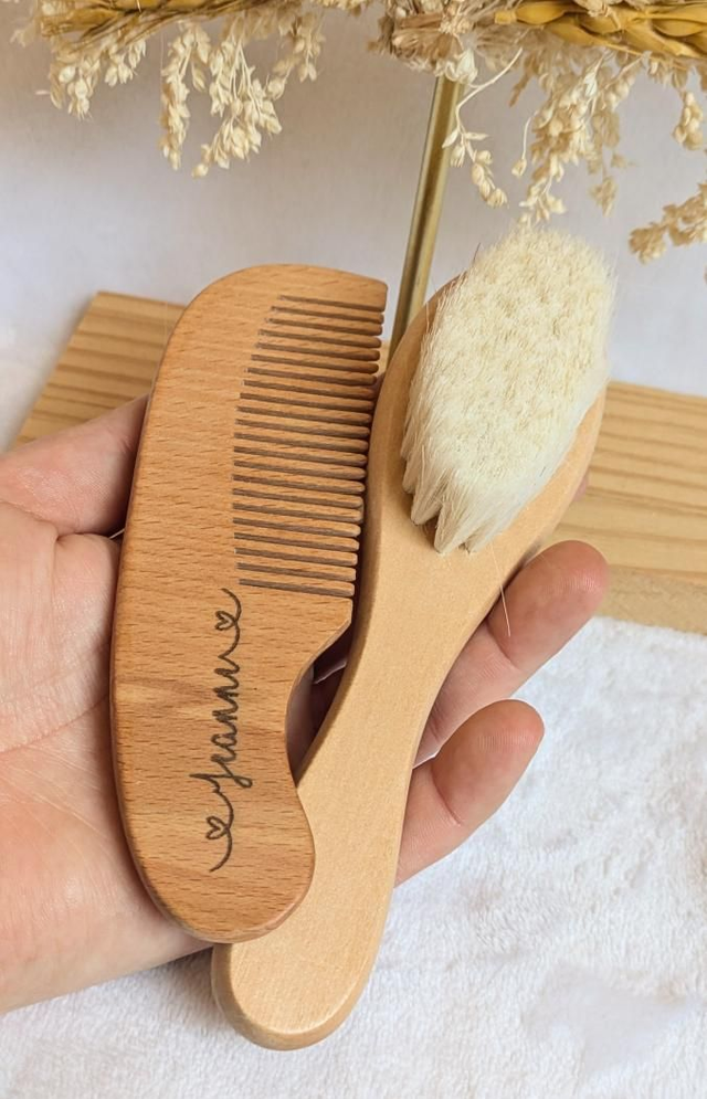 Ensemble Peigne et Brosse en Bois Personnalisé – Le Duo Douceur pour Bébé