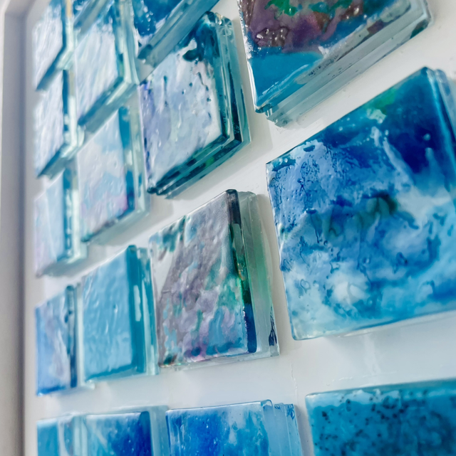 Broken Planet - Gefragmenteerde Schildering op verhoogd glas