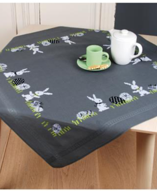 Tischdecke Ostereier und Hasen