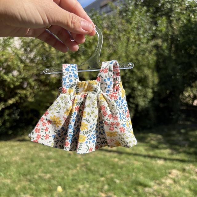 ROBE À FLEURS - pour peluches et poupées