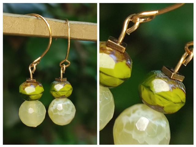 Boucles d&#039;oreilles jade ( pierres naturelles) et verre aux reflets verts et mordorés fermoirs en acier inoxydable doré -sans nickel 