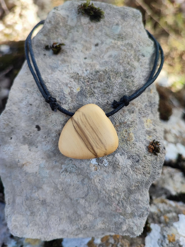 Pendentif en Bois de Buis Échauffé