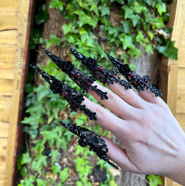 Gothic rose nail claws 