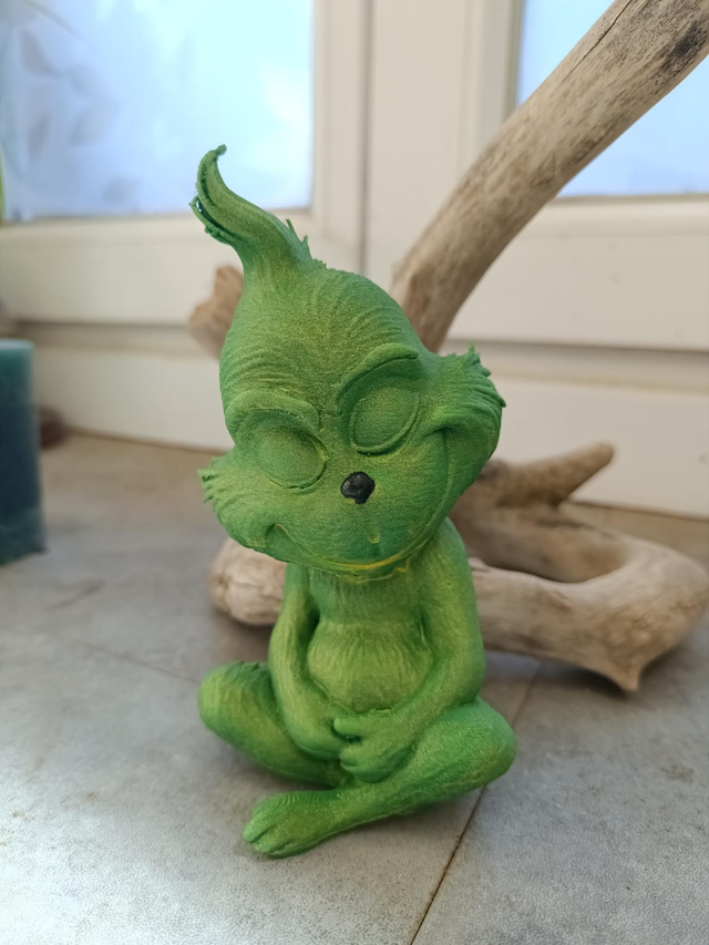 Figurine Grinch en Méditation – Fanart – 12 cm