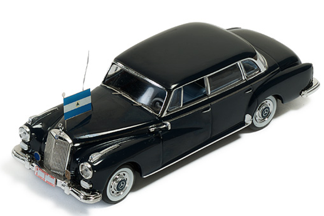 Mercedes Benz 300D Limousine 1957 President Somoza of Nicaragu IXO 1:43