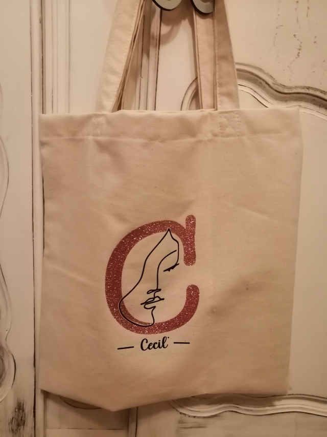 Tote bag personnalisé - élégance et minimalisme - design à définir par Email