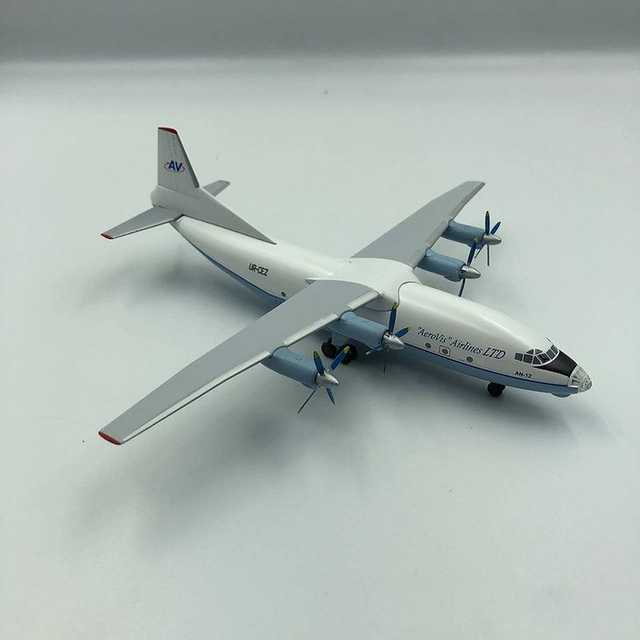 Antonov An-12 Aeroviz UR-CEZ