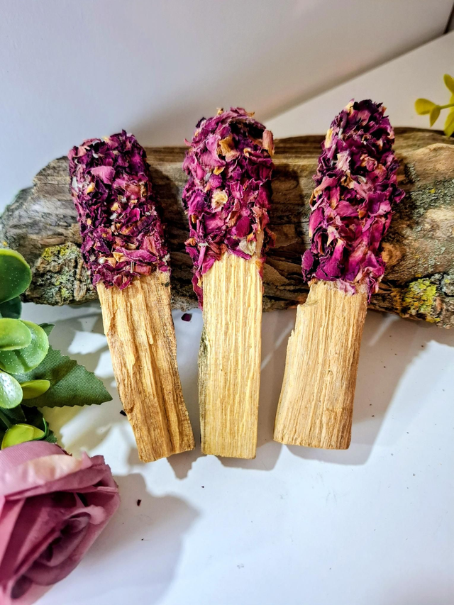 PALO SANTO CON ROSAS 