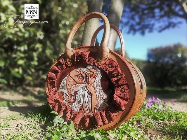 Sac en cuir véritable à motif repoussé, style Art Nouveau, Mucha