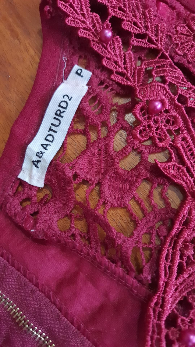 Blusinha Curta De Renda Cor Vinho. T/P