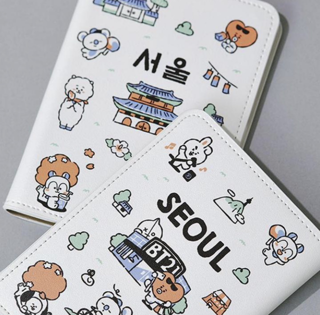 🎀 BT21 - PORTE-PASSEPORT "SEOUL EDITION" ✈️