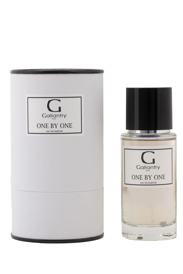 One by One by Gallantry Paris