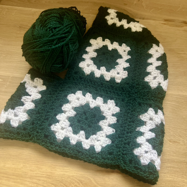Cagoule au crochet Rif - Vert et blanc