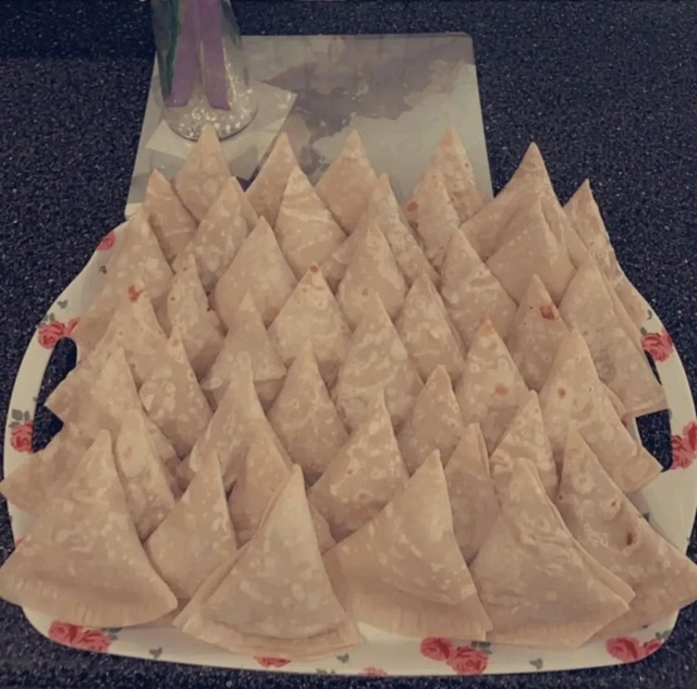 (25) meat samosa 