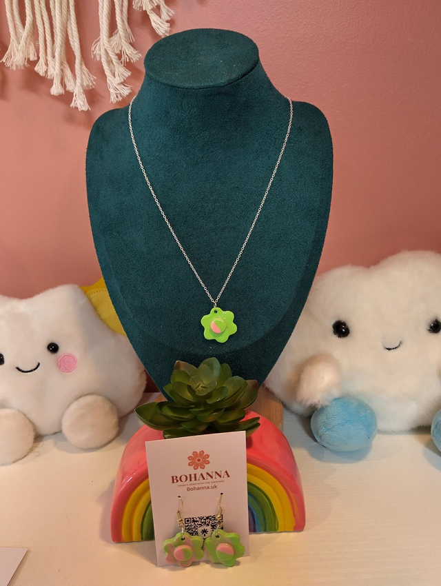 Green & Pink Flower Necklace & Earrings Set 🌸
