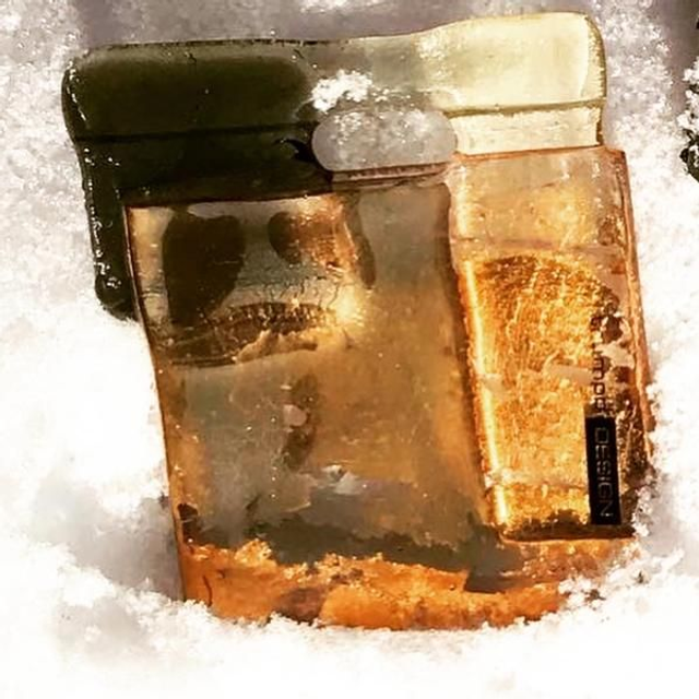 o7 Schmuckanhänger aus Glas vergoldet