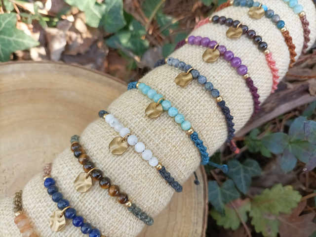 Bracelet « Ysé » ~ Pierres naturelles & petite breloque texturée